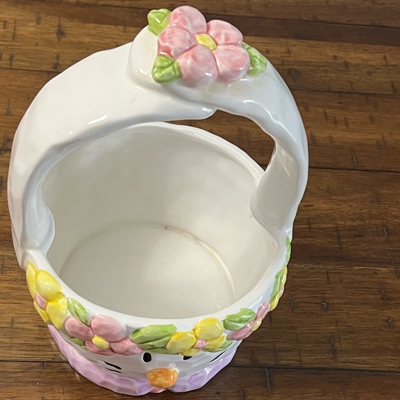 Vintage Ceramic Easter Bunny Basket. - Picture 5 of 10
